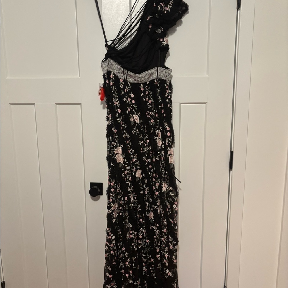 Mac Duggal 70160 Embroidered One Shoulder Gown Size 8 NWT Floral Formal Dress - Picture 10 of 11